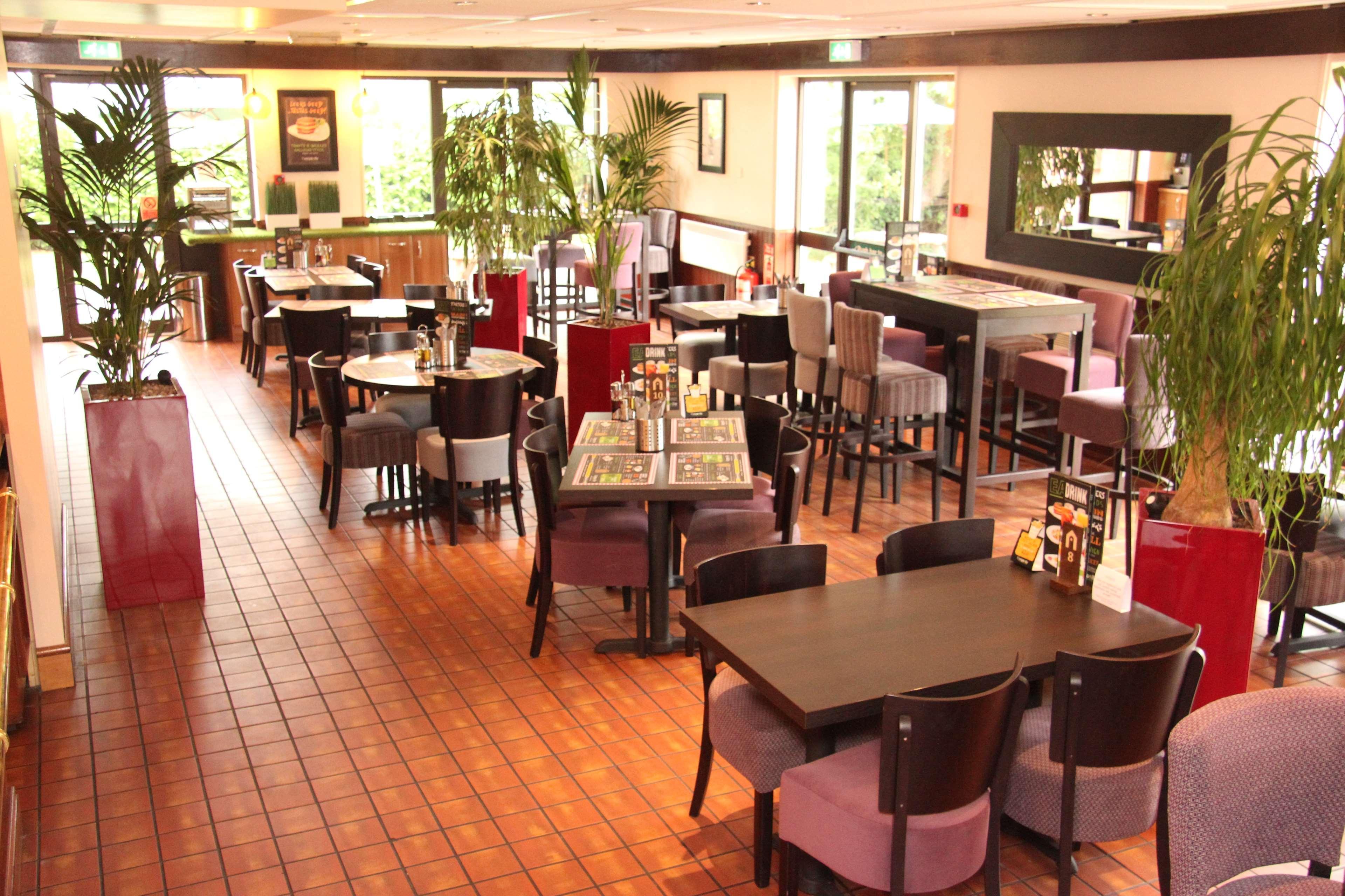 Hotel Campanile Milton Keynes - Fenny Stratford Exterior foto